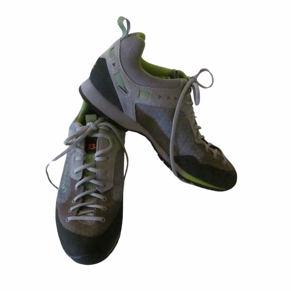 Garmont Womans Hiking Tennis shoes size 10 EUC Christmas